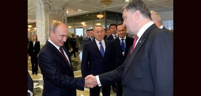 Putin y Poroshenko hablan en Minsk sin resultados concretos