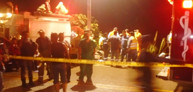 Bus se accidenta en ruta Cuenca-La Troncal- Guayaquil
