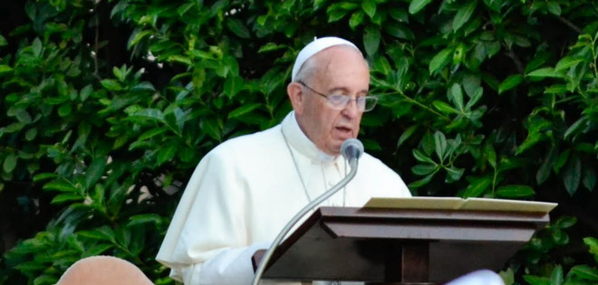 El papa Francisco pide &quot;rezar mucho&quot; por la paz en Oriente Medio
