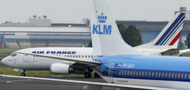 Avión en aeropuerto de Amsterdam evacuado por amenaza terrorista