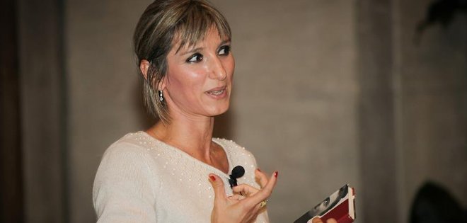 Autora de &quot;Cásate y sé sumisa&quot;: El objetivo de la polémica es el arzobispado