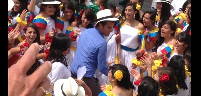 Talentos de Ecuavisa rinden homenaje a Quito en Desfiles de la Confraternidad