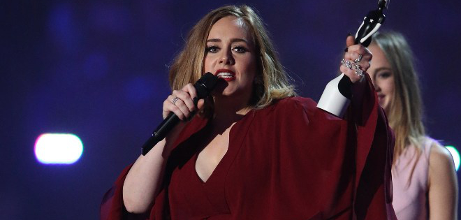 Adele, Justin Bieber y Coldplay brillan en los Brit Awards