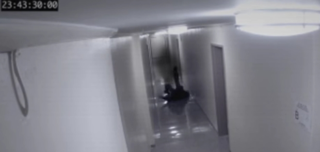 VIDEO: Hombre es empujado y arrastrado por un supuesto espectro