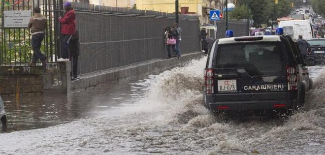 Huracán Xaver golpea a Escocia y Alemania se prepara para la tormenta
