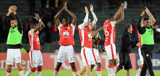 Santa Fe saca a Estudiantes y espera rival brasileño