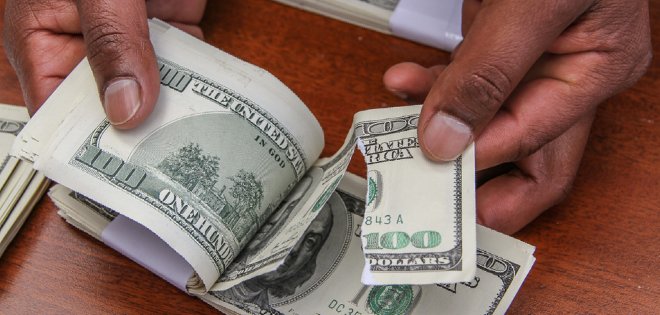 Policía descubre encomienda con USD 70.000 falsos que se dirigía a EE.UU.