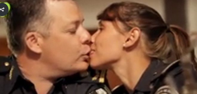 Policía argentina festejó San Valentín con besos