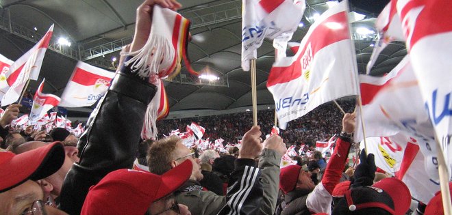 Doce policías heridos tras disturbios de hinchas en Stuttgart