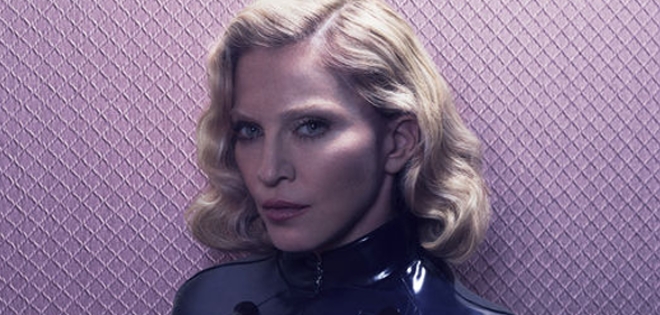 Madonna posó topless y confiesa haber probado todo tipo de drogas