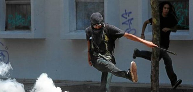 Protestas en Chile por &quot;Día del Joven Combatiente&quot; dejan 31 detenidos