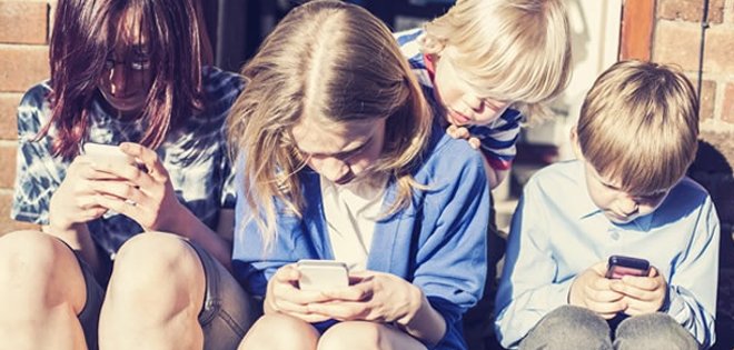 Los smartphones y los iPads impiden a los niños desarrollar habilidades sociales