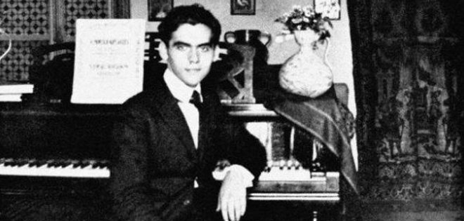Buscan fosa del poeta español García Lorca 77 años después de su muerte