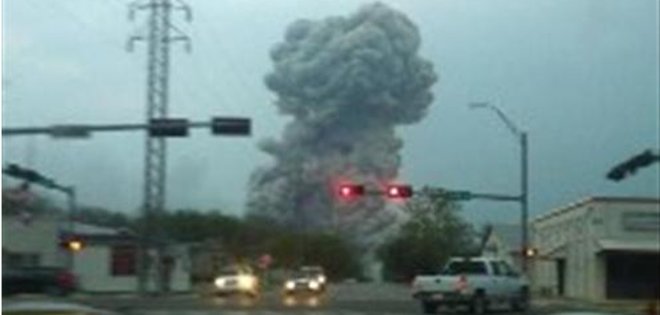 Gran explosión en planta de fertilizantes de Texas deja varios heridos