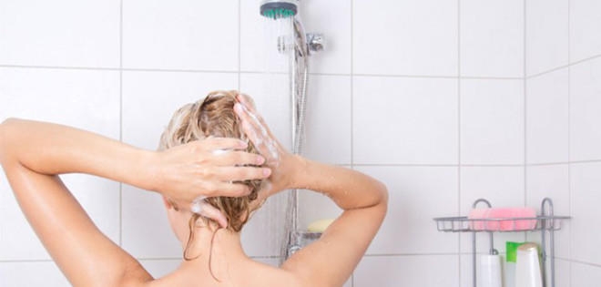 ¿Cómo lavarse el cabello sin agua ni shampoo?
