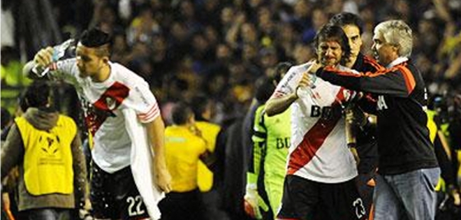 Suspenden &quot;Superclásico&quot; argentino por escándalo en la Bombonera