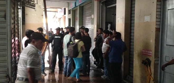 Incendio en el sector de la bahía de Guayaquil se reactivó en horas de la tarde