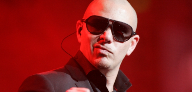 Así lucía el cantante Pitbull con cabello