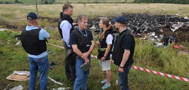 Los expertos internacionales llegan al lugar del siniestro del avión malasio