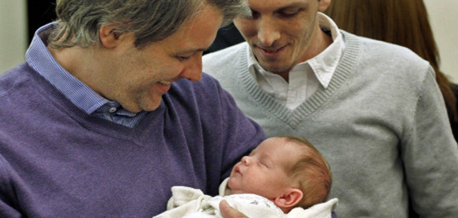 Alemania aprueba la adopción de los hijos biológicos en parejas homosexuales