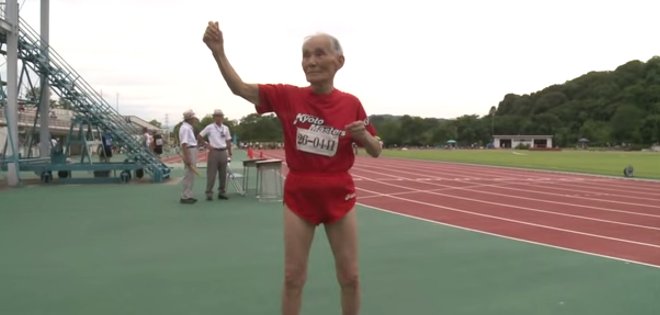 Atletas de más de 100 años recorren las pistas japonesas