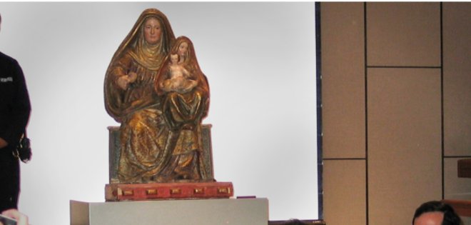 Ecuador entregó a Colombia la escultura del siglo XVI &quot;Santa Ana Triple&quot;