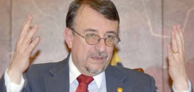 Enrique Ayala presenta libro sobre nueva constituyente en Guayaquil