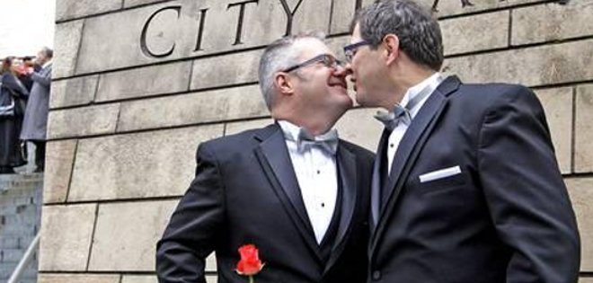 Reino Unido celebra sus primeras bodas entre homosexuales