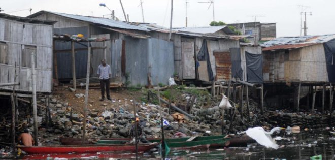 Familias en las riberas del estero Salado no quieren dejar sus viviendas