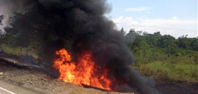 Ataque a oleoducto tiene suspendido bombeo entre Colombia y Ecuador