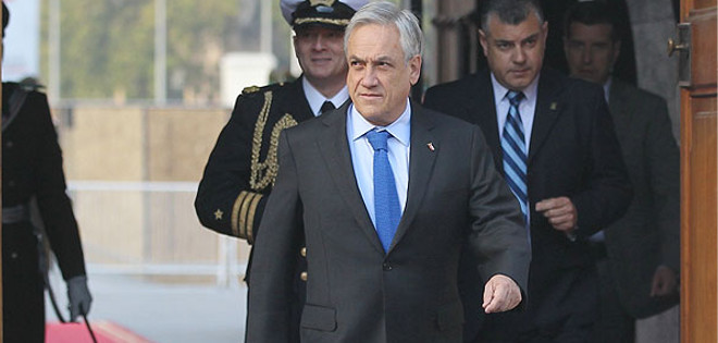 Piñera deja el Palacio de la Moneda pero no cierra la puerta