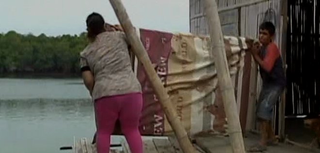 20 familias que vivían sobre el estero Salado son reubicadas