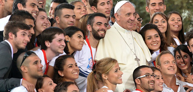 Joven salvadoreño hablará con papa Francisco desde barrio dominado por pandilla