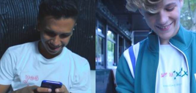 Español Calum promociona disco en el país