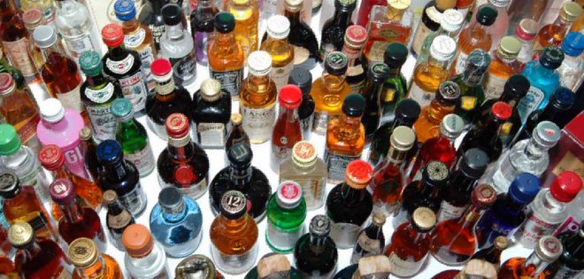 Licoreros abaratan precios antes de nueva norma de etiquetado