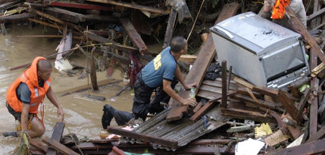 Una nueva tormenta y un sismo golpearon a Filipinas