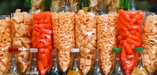 Correa agradece a Ley de Comunicación por prohibir publicidad de alimentos “nocivos”