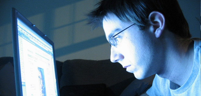 Mirar mucha pornografía reduce parte del cerebro, según estudio