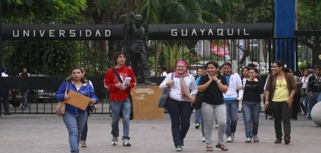 Federación de Estudiantes Universitarios del Ecuador exigen devolución fondos