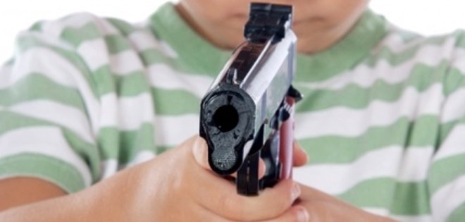 Niño de seis años mata a hermano de tres cuando jugaban a los policías