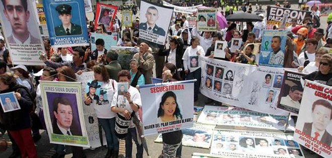 Gobierno colombiano y FARC anuncian acuerdo para buscar a desaparecidos