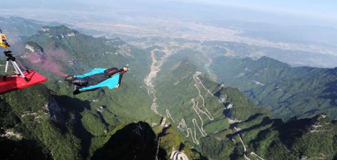 Muere un deportista húngaro al practicar &quot;wingsuit&quot; en China