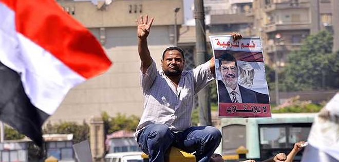 Disturbios durante las protestas de los islamistas contra el juicio de Mursi