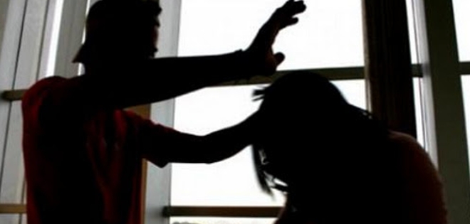Una mujer turca deberá indemnizar a su marido por dañarse la mano al maltratarla