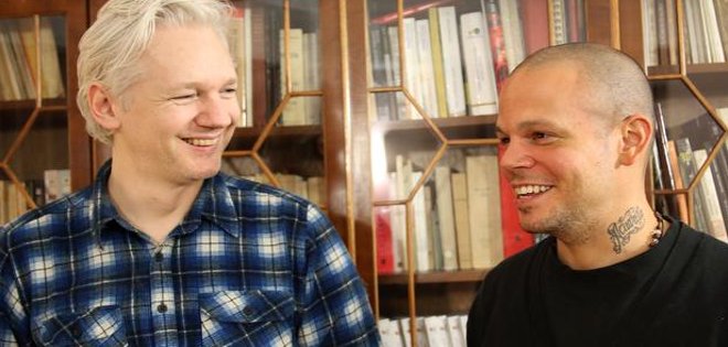 Calle 13 publica un adelanto del tema realizado con el fundador de WikiLeaks