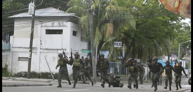 Al menos 6 muertos y decenas de secuestrados en Filipinas