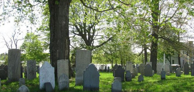 Detuvieron a un &quot;fantasma&quot; que asustaba en un cementerio