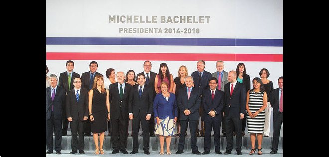 Jura el gabinete de Bachelet, mezcla de jóvenes figuras y pesos pesados