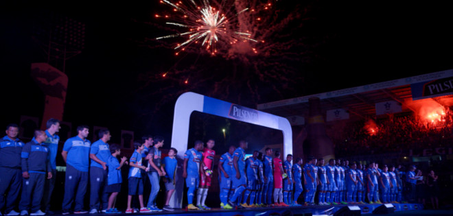 Explosión Azul de la cancha hasta las gradas