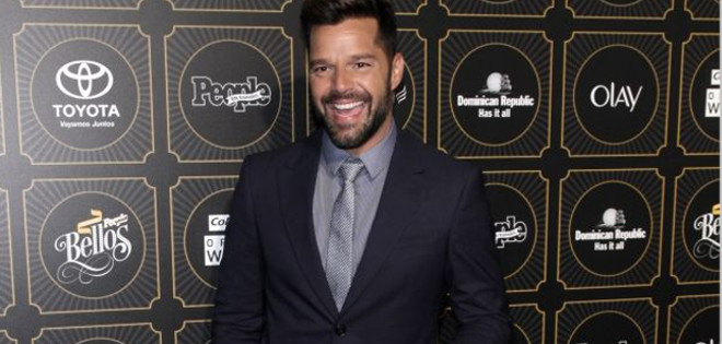 Aseguran que Ricky Martin estrenó romance con sexy nadador